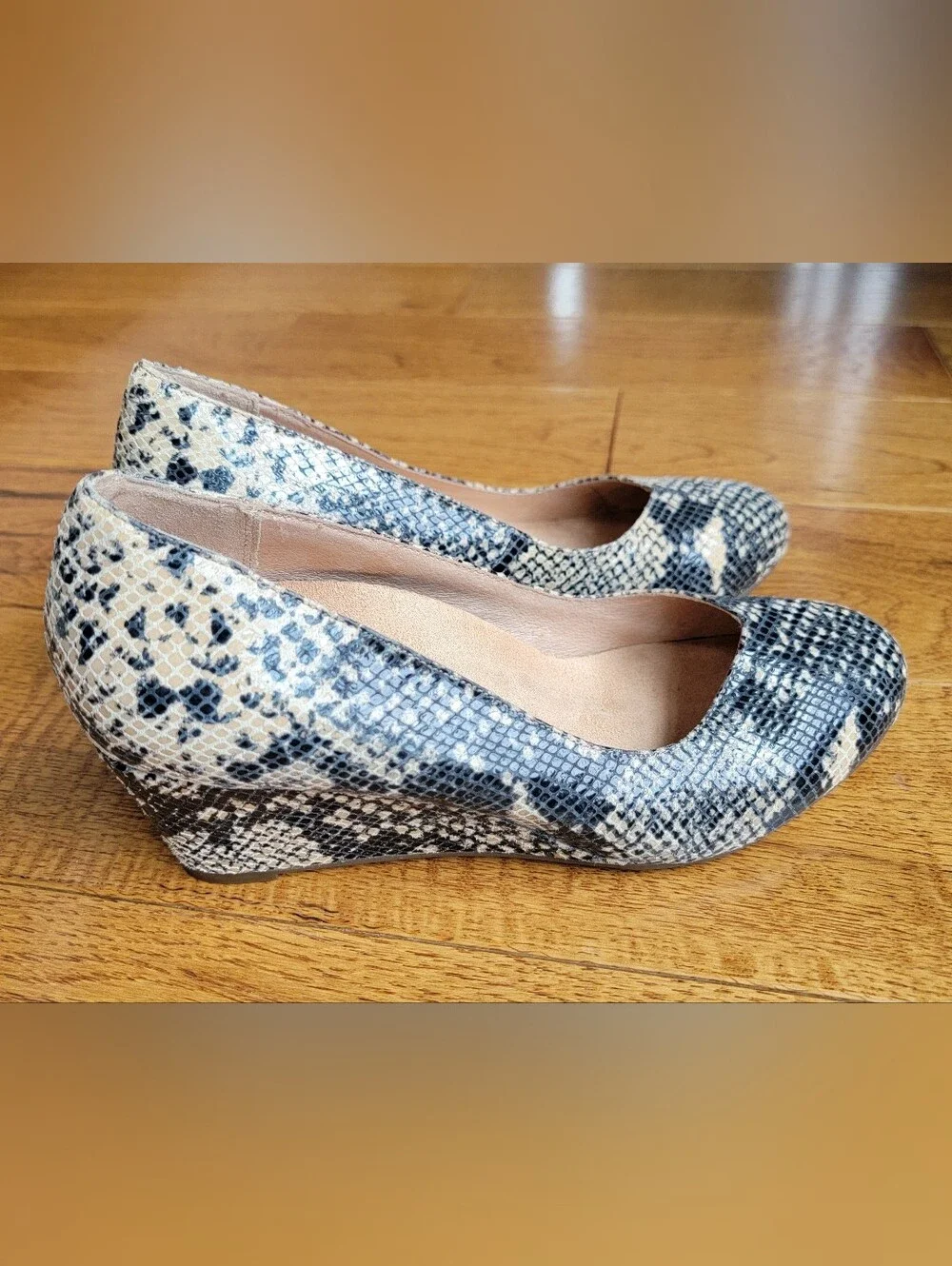 Vionic Orthoheel Antonia Wedge Heels Women's 7 Leather Neutral Snake Embossed